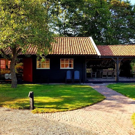 Aljemint Bed and Breakfast Oentsjerk Buitenkant foto