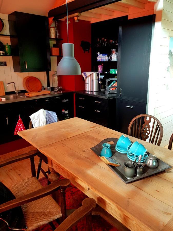 Aljemint Bed and Breakfast Oentsjerk Buitenkant foto