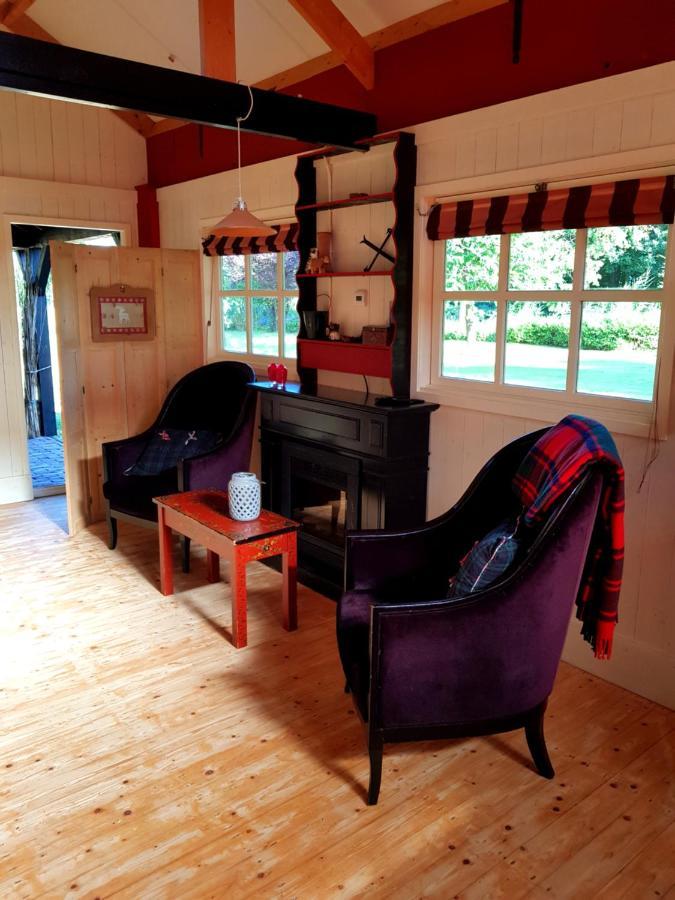 Aljemint Bed and Breakfast Oentsjerk Buitenkant foto